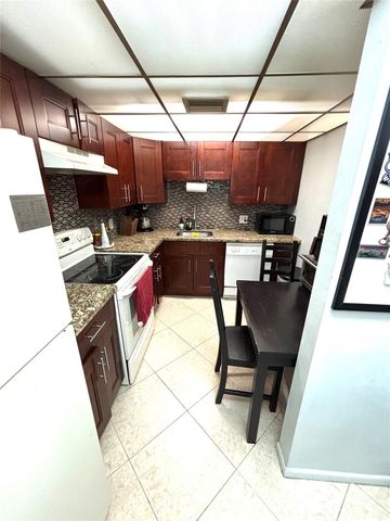 737 SE 1st Way 302, Deerfield Beach, FL 33441