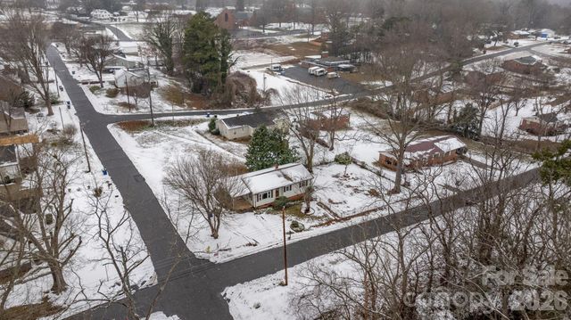 203 3rd Avenue NE, Conover, NC 28613