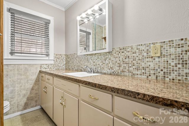 203 3rd Avenue NE, Conover, NC 28613