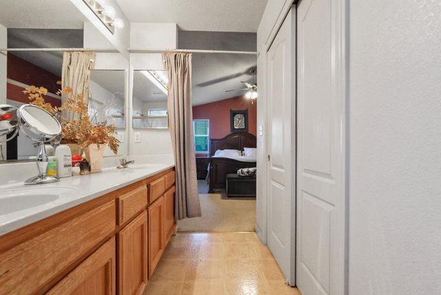 938 Zina Ln, Turlock, CA 95380