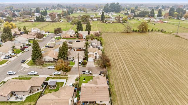 938 Zina Ln, Turlock, CA 95380