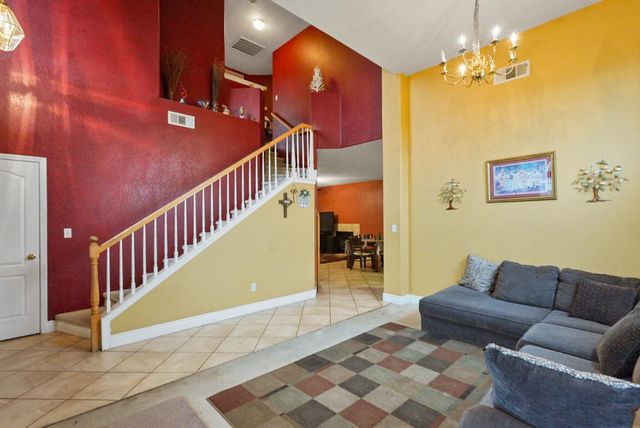 938 Zina Ln, Turlock, CA 95380