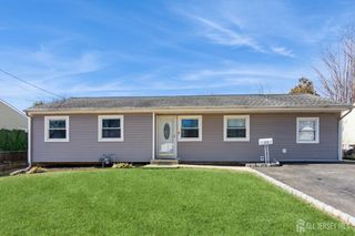11 Wellesley Road, Parlin, NJ 08859