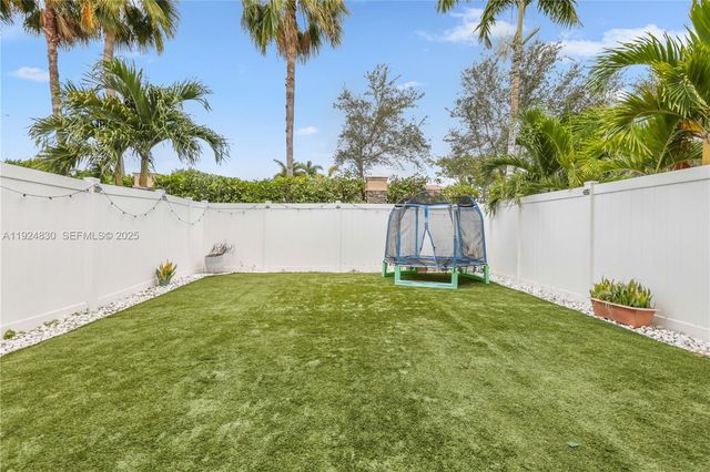 3337 W 91st Ter, Hialeah, FL 33018