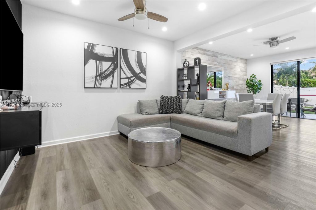 3337 W 91st Ter, Hialeah, FL 33018