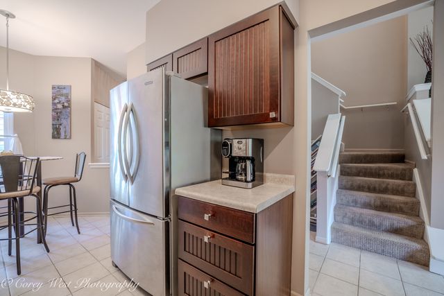 163 N Barton Trail, Batavia, IL 60510