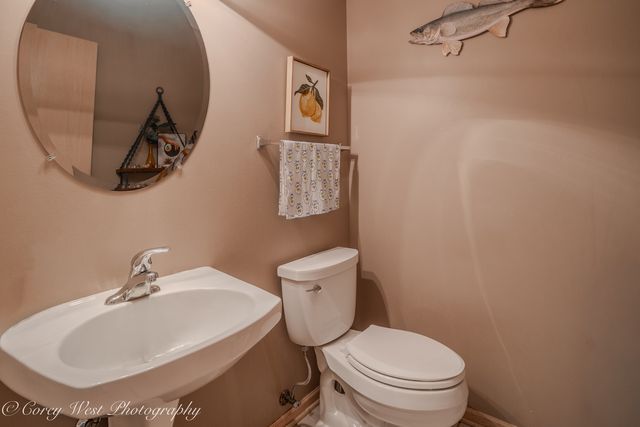 163 N Barton Trail, Batavia, IL 60510