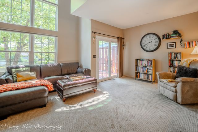 163 N Barton Trail, Batavia, IL 60510