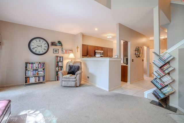 163 N Barton Trail, Batavia, IL 60510