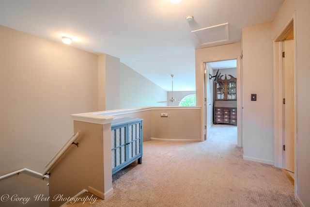 163 N Barton Trail, Batavia, IL 60510