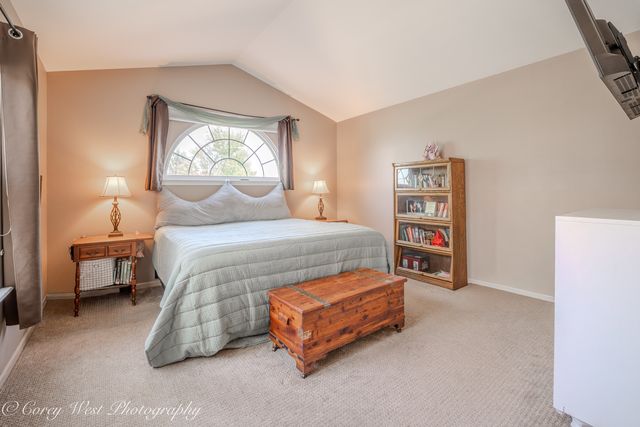163 N Barton Trail, Batavia, IL 60510