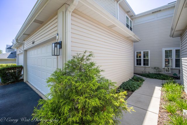 163 N Barton Trail, Batavia, IL 60510