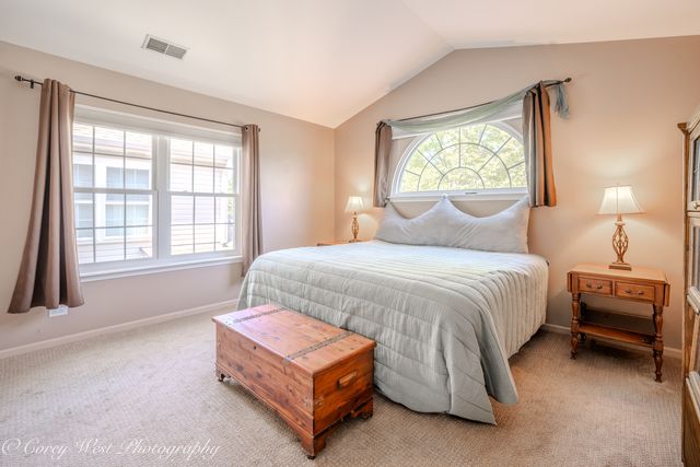 163 N Barton Trail, Batavia, IL 60510