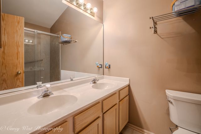 163 N Barton Trail, Batavia, IL 60510