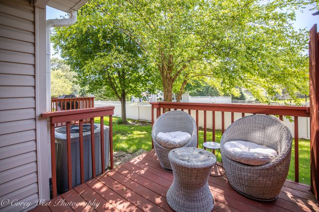 163 N Barton Trail, Batavia, IL 60510