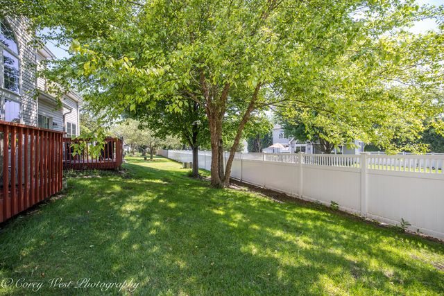 163 N Barton Trail, Batavia, IL 60510