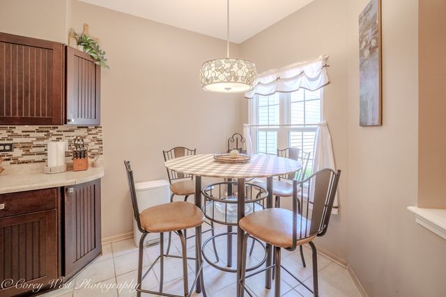 163 N Barton Trail, Batavia, IL 60510