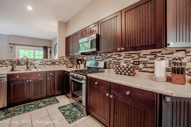 163 N Barton Trail, Batavia, IL 60510