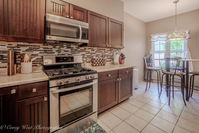 163 N Barton Trail, Batavia, IL 60510