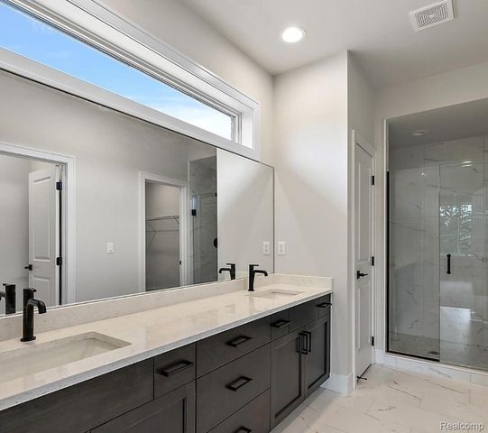 54660 Chesterfield Rd, Chesterfield Township, MI 48051