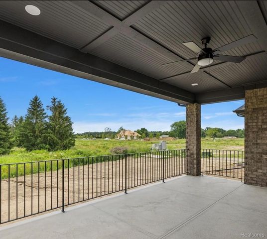 54660 Chesterfield Rd, Chesterfield Township, MI 48051