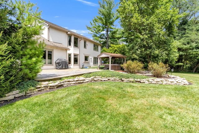 833 Bluffway Drive, Columbus, OH 43235
