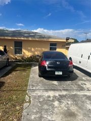 2111 NW 100th St B, Miami, FL 33147