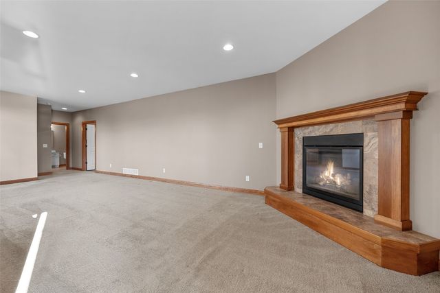 5997 Meadow Grass Circle, Cedar Rapids, IA 52403