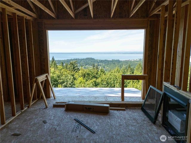 1697 Chuckanut Crest Drive, Bellingham, WA 98229