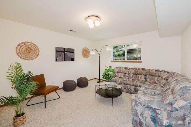 1724 NW Palmer Lane, Bremerton, WA 98311