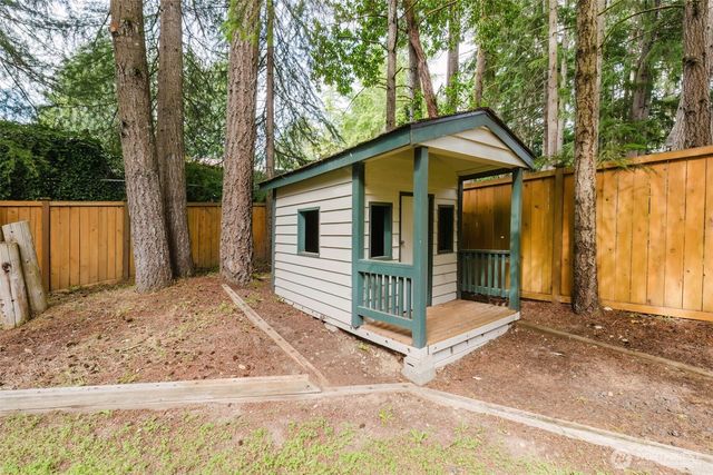 1724 NW Palmer Lane, Bremerton, WA 98311