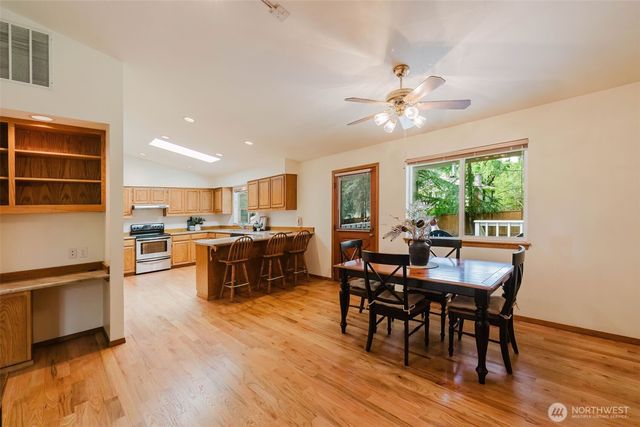 1724 NW Palmer Lane, Bremerton, WA 98311