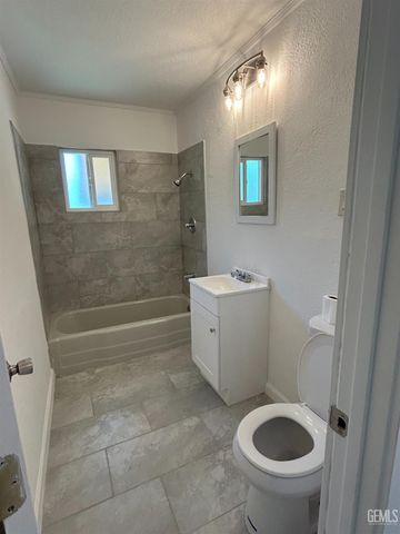 321 Mariposa Avenue, Bakersfield, CA 93307