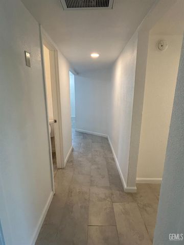 321 Mariposa Avenue, Bakersfield, CA 93307
