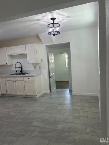 321 Mariposa Avenue, Bakersfield, CA 93307