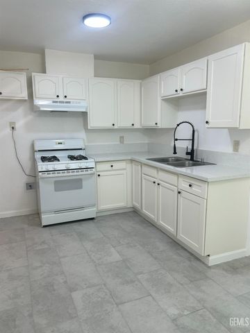 321 Mariposa Avenue, Bakersfield, CA 93307