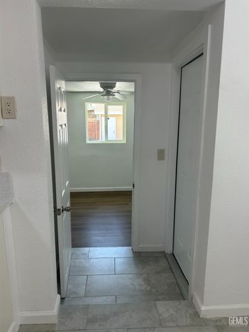321 Mariposa Avenue, Bakersfield, CA 93307