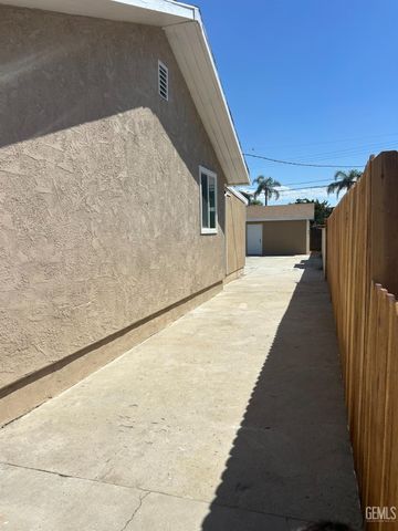 321 Mariposa Avenue, Bakersfield, CA 93307