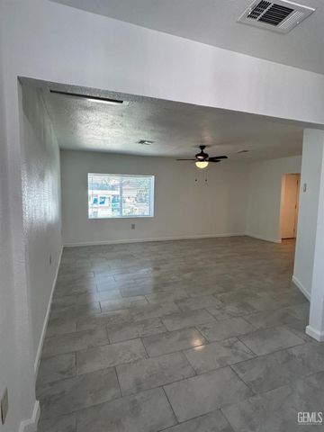 321 Mariposa Avenue, Bakersfield, CA 93307