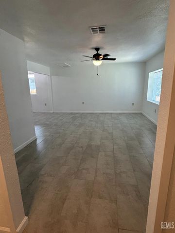 321 Mariposa Avenue, Bakersfield, CA 93307