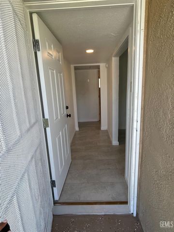 321 Mariposa Avenue, Bakersfield, CA 93307