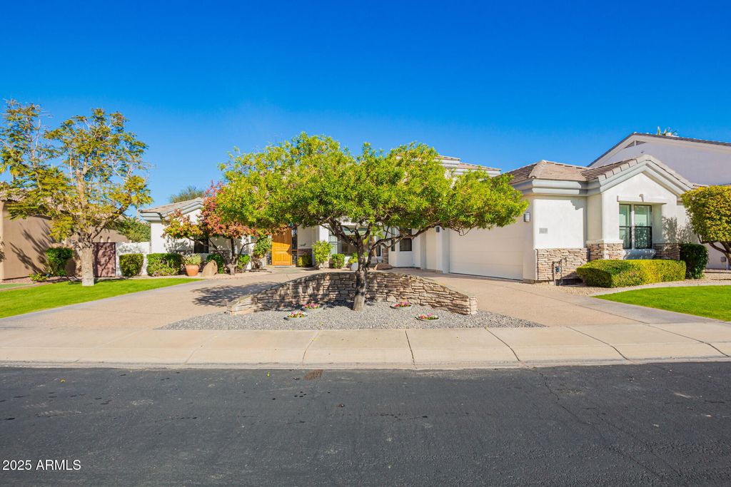 652 W ASTER Court, Chandler, AZ 85248 — photo 2