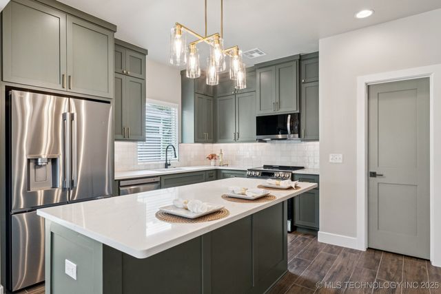 212 S Bluff Street B, Catoosa, OK 74015