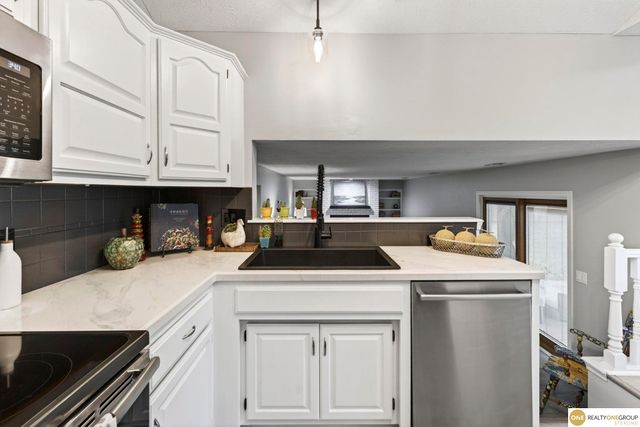 16915 Patterson Drive, Omaha, NE 68135
