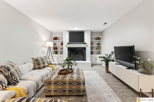 16915 Patterson Drive, Omaha, NE 68135
