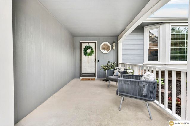 16915 Patterson Drive, Omaha, NE 68135