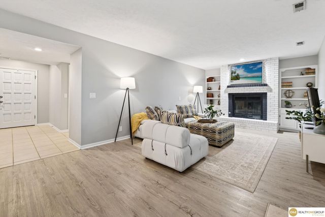 16915 Patterson Drive, Omaha, NE 68135