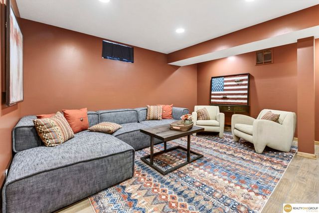 16915 Patterson Drive, Omaha, NE 68135