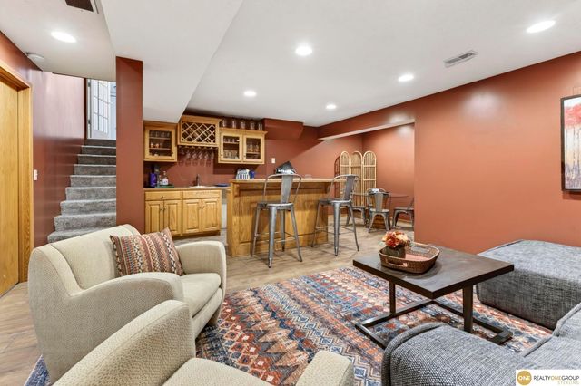 16915 Patterson Drive, Omaha, NE 68135