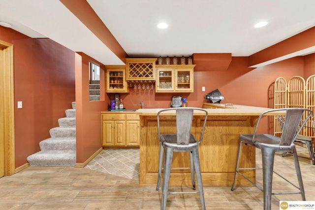 16915 Patterson Drive, Omaha, NE 68135